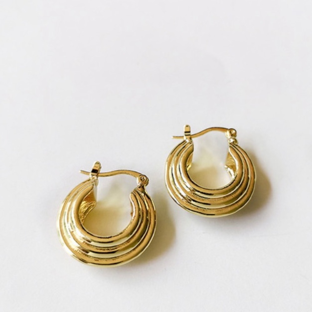 Rhombas minimalist Huggies earrings
